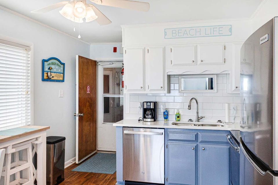 Fresh finishes and modern appliances make cooking in a breeze.