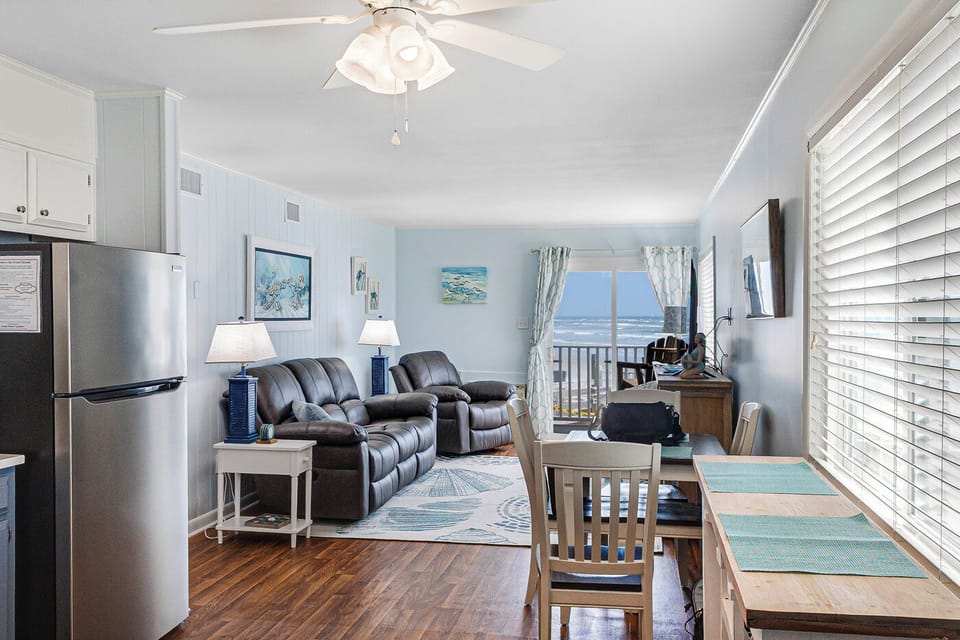 Comfy living area + Wi-Fi for streaming and downtime
