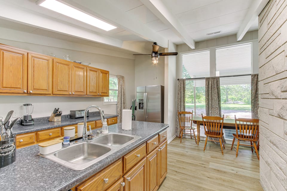 Kitchen | Drip Coffee Maker & Keurig | Blender | Toaster Oven