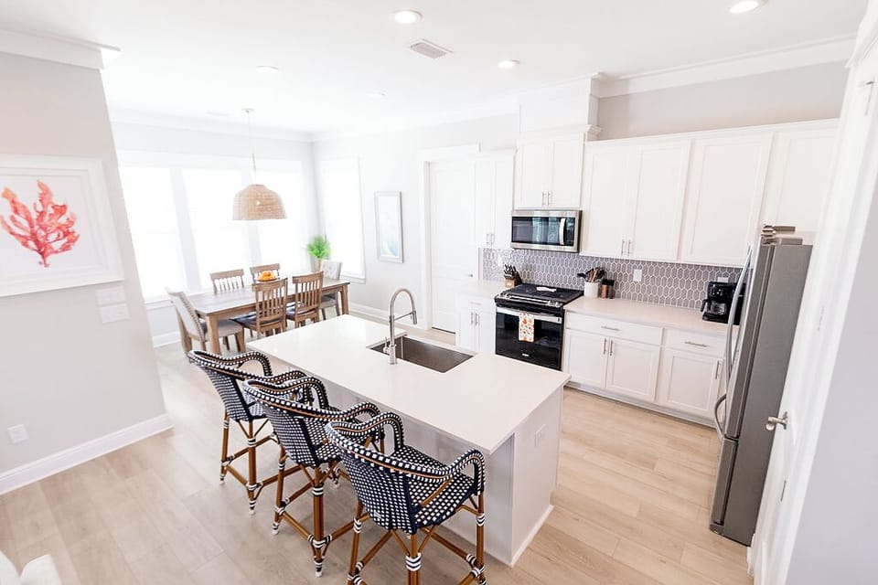 Fully stocked kitchen will make any chef feel right at home