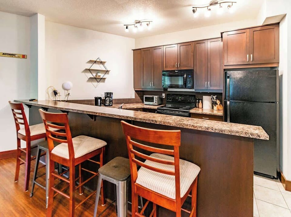 Full kitchen with a breakfast bar, cook, eat, repeat! 