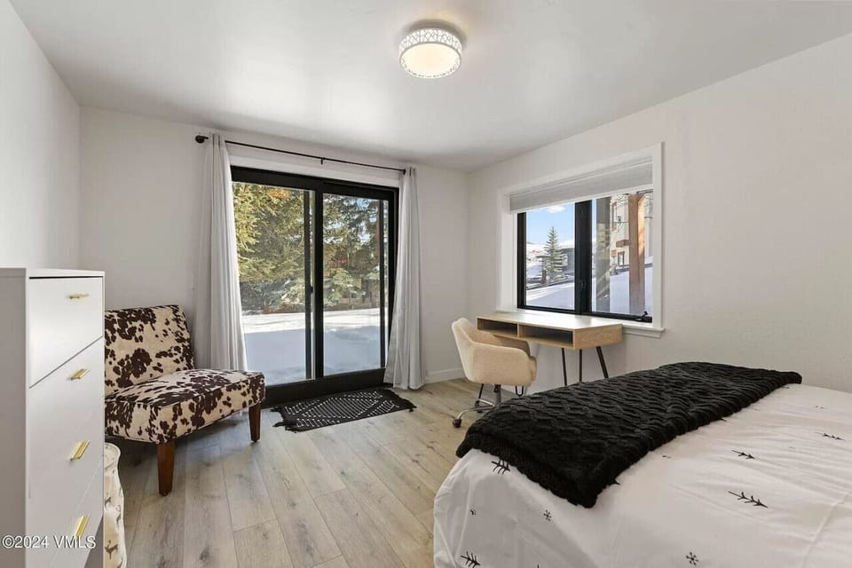 Queen Bedroom
