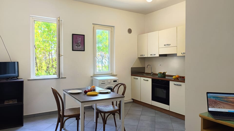 Studio, Partial Sea View | Private kitchen