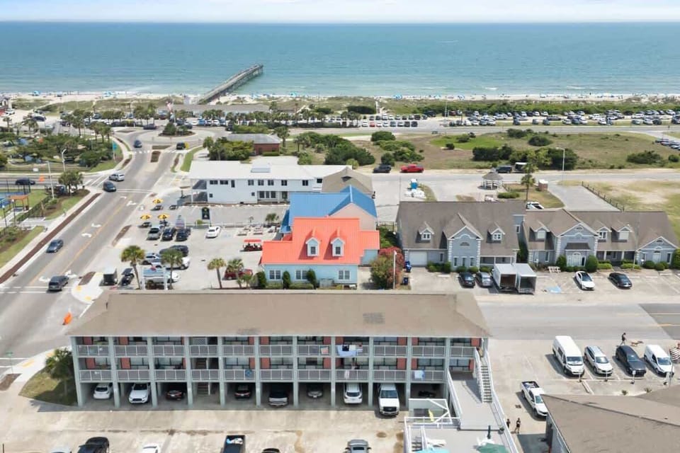 Prime Ocean Isle Beach location within walking distance to the beach, restaurants, bars, and entertainment 

