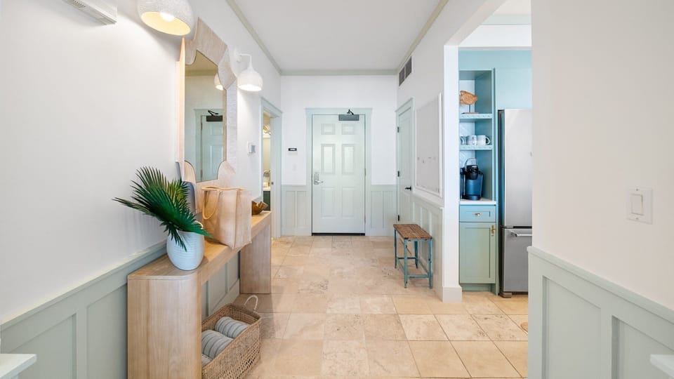 Vitamin Sea | Entrance
