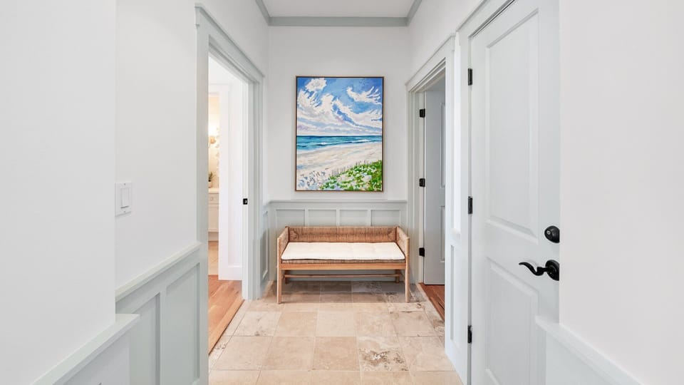 Vitamin Sea | Hallway to King & Double Queen Suites