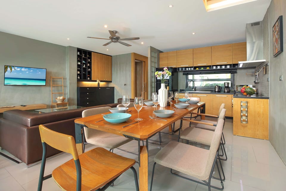 Design Villa, 4 Bedrooms, Private Pool, Lake View | In-room dining