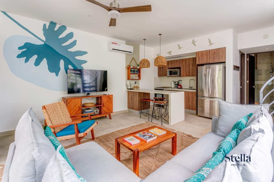 The open-concept design seamlessly connecting the living, dining, and kitchen areas f