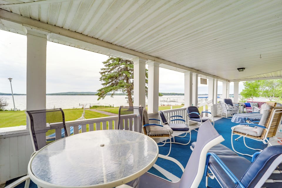 Deck | Outdoor Seating | Gas Grill