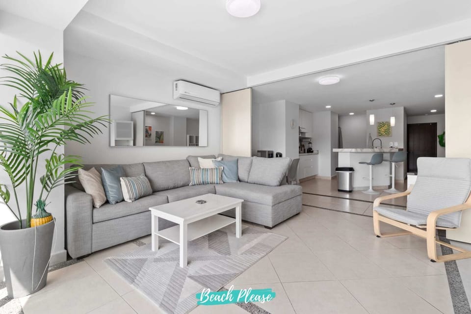 Living room with queen-size sofabed and smartTV
