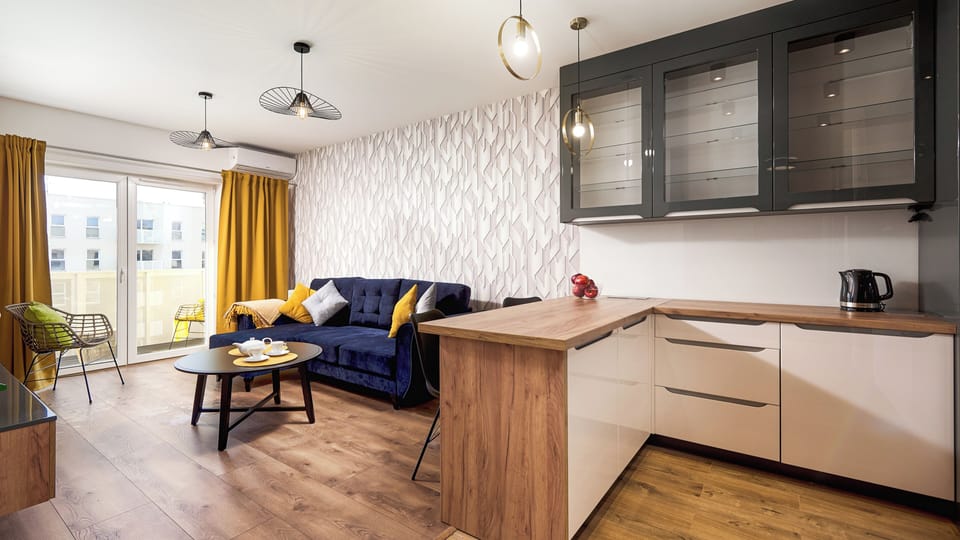 Superior Apartment, Balcony, Courtyard View | 2 bedrooms, hypo-allergenic bedding, blackout drapes, iron/ironing board