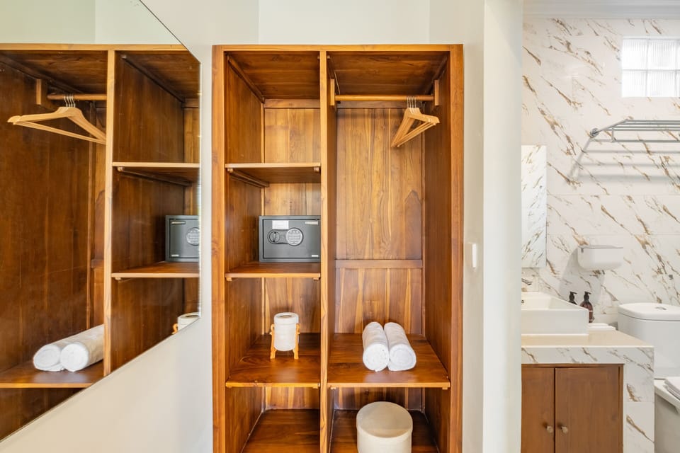 Deluxe Room, Garden View | Desk, laptop workspace, free WiFi, bed sheets
