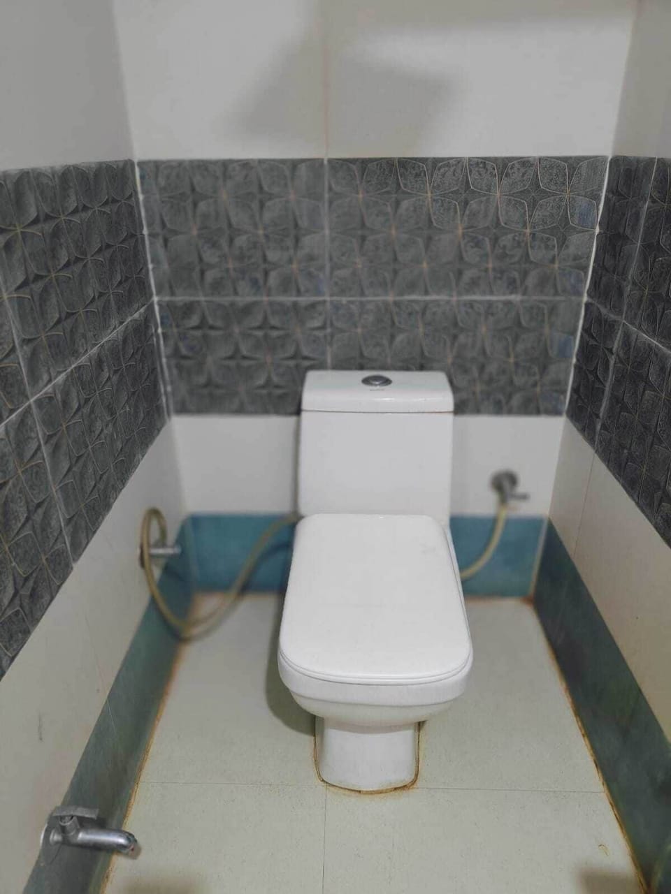 Standard Room, Garden View | Bathroom | Shower, free toiletries, towels, soap