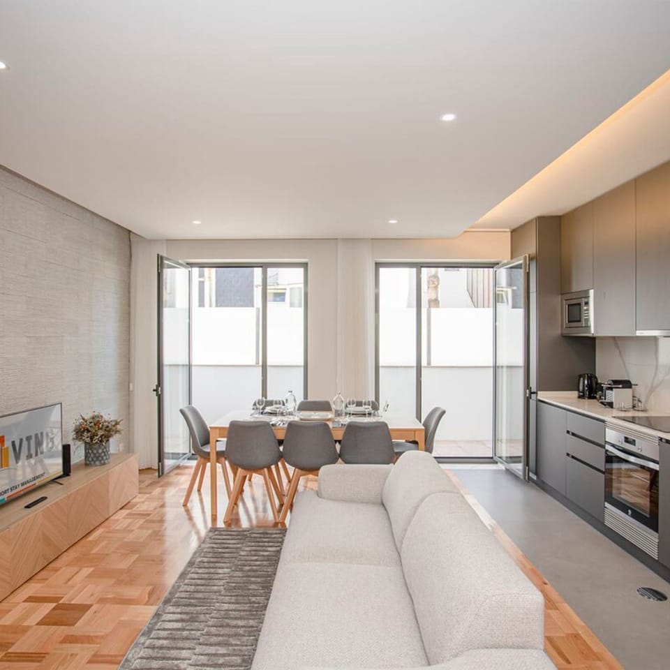 House | 4 bedrooms, desk, iron/ironing board, Internet