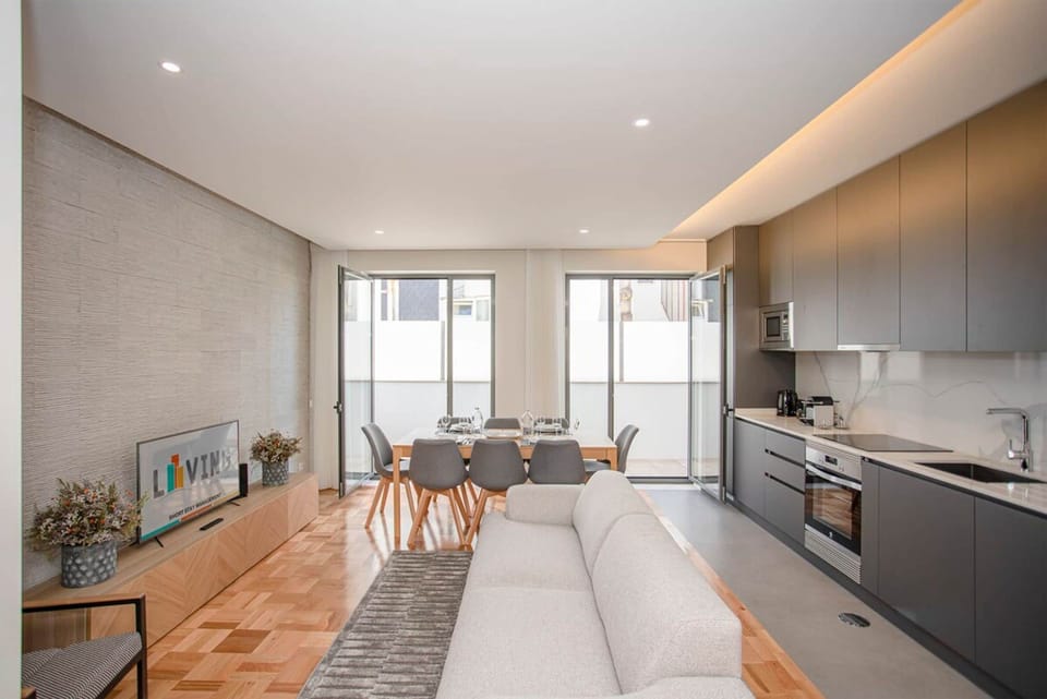 House | 4 bedrooms, desk, iron/ironing board, Internet