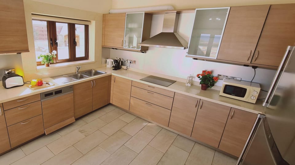 House, Smoking | 4 bedrooms, soundproofing