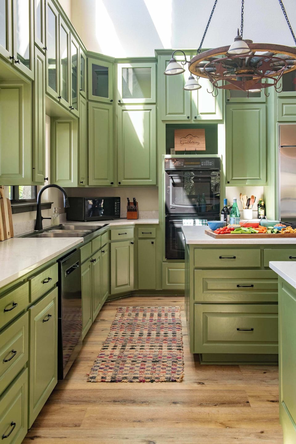  Open, bright, and fully equipped so everyone can stay connected while meals come together.