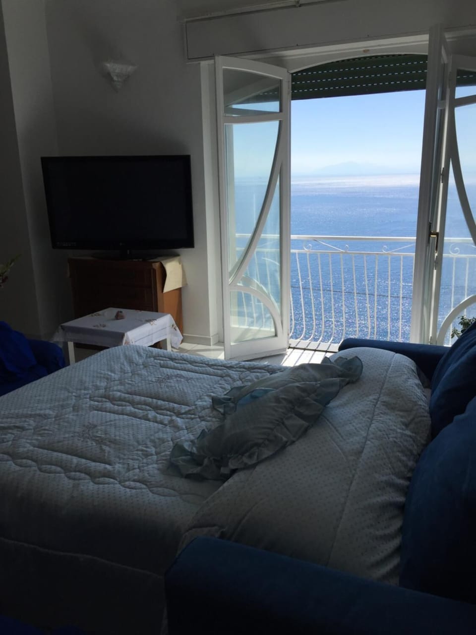 Minibar, rollaway beds, free WiFi