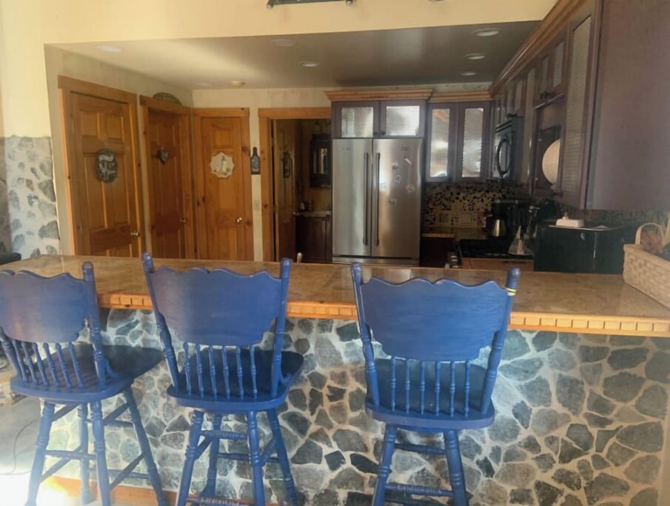 Breakfast bar area
