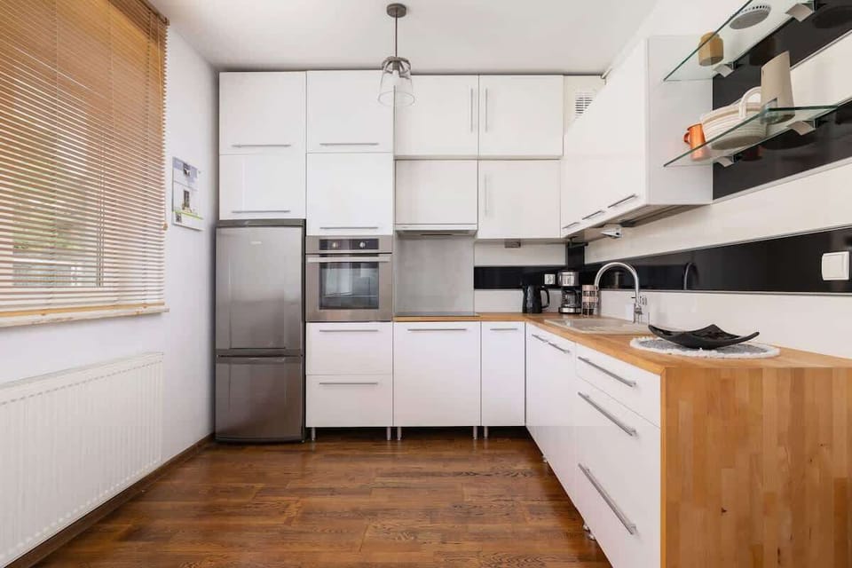 Fully equipped kitchenette. 