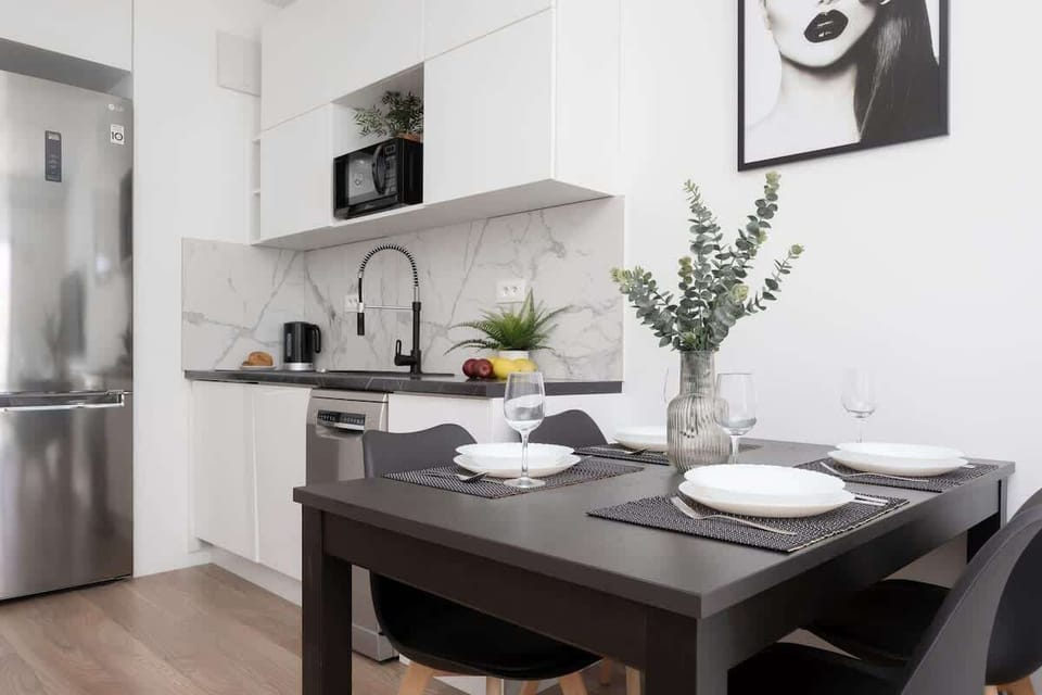 Modern, fully equipped kitchenette. 