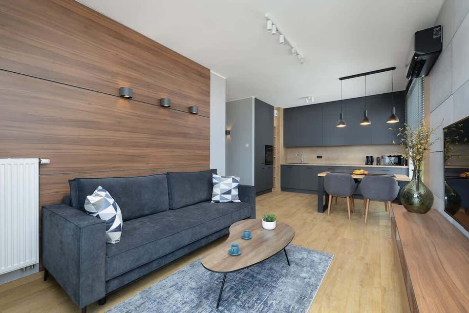 Spacious living room with full equipment. 