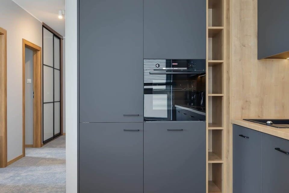 Modern, fully equipped kitchenette. 