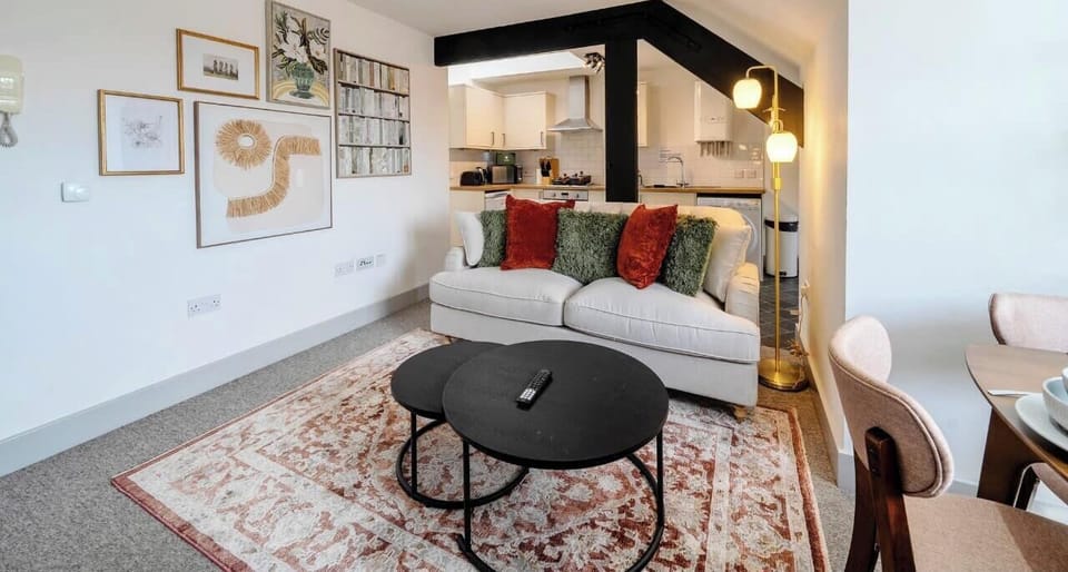 COZY LIVING AREA WITH CENTER TABLE