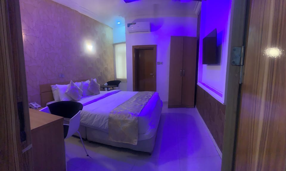 Laptop workspace, soundproofing, free WiFi, bed sheets