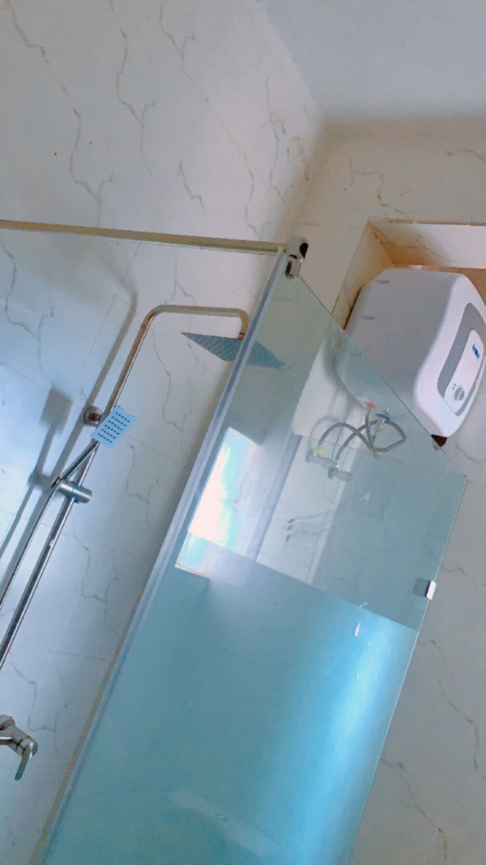 Separate tub and shower, free toiletries, bathrobes, slippers