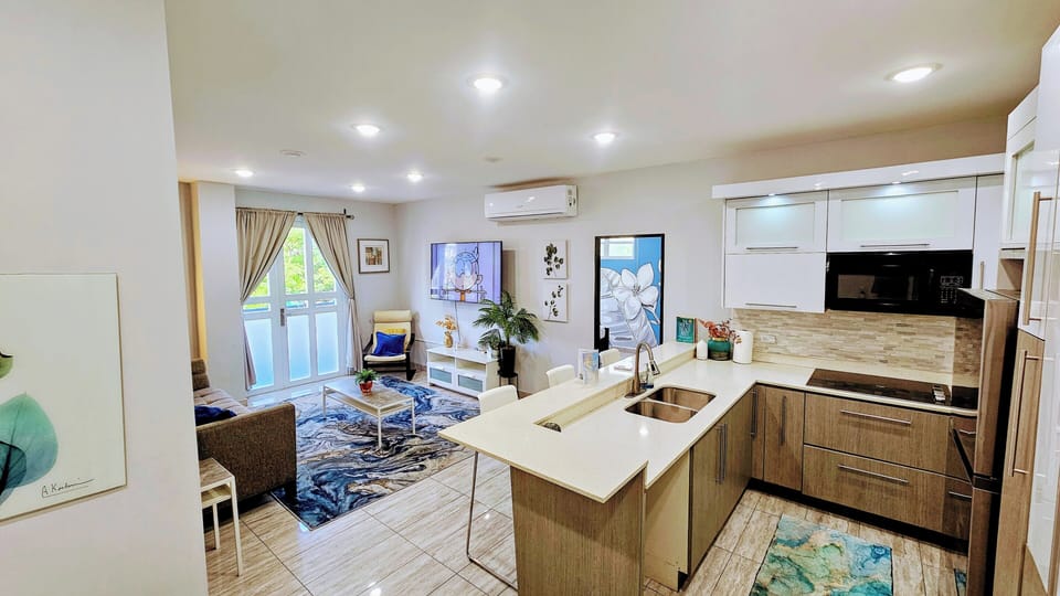 Luxury Apartment | Hypo-allergenic bedding, individually decorated, individually furnished