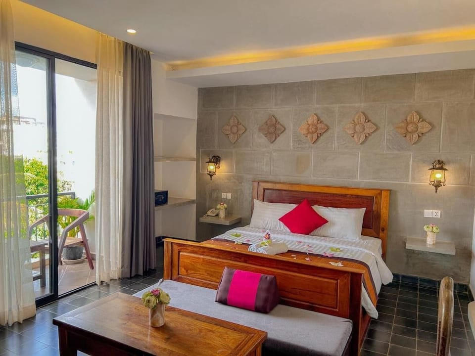 In-room safe, soundproofing, free WiFi