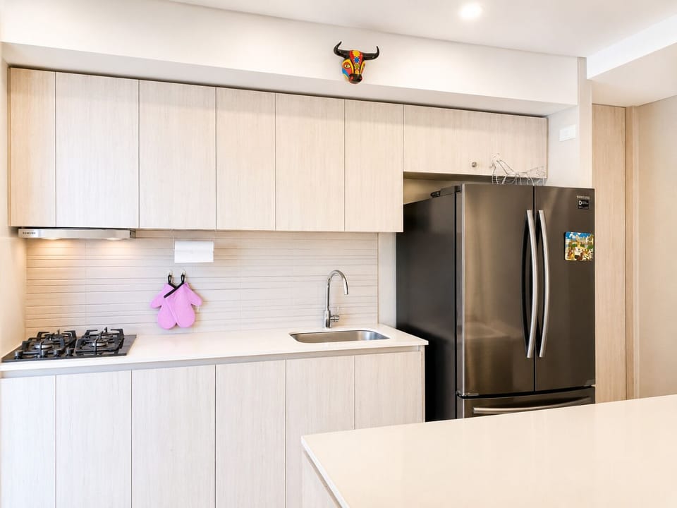 Apartment, 2 Bedrooms, Hot Tub | Private kitchen | Full-size fridge, microwave, oven, stovetop