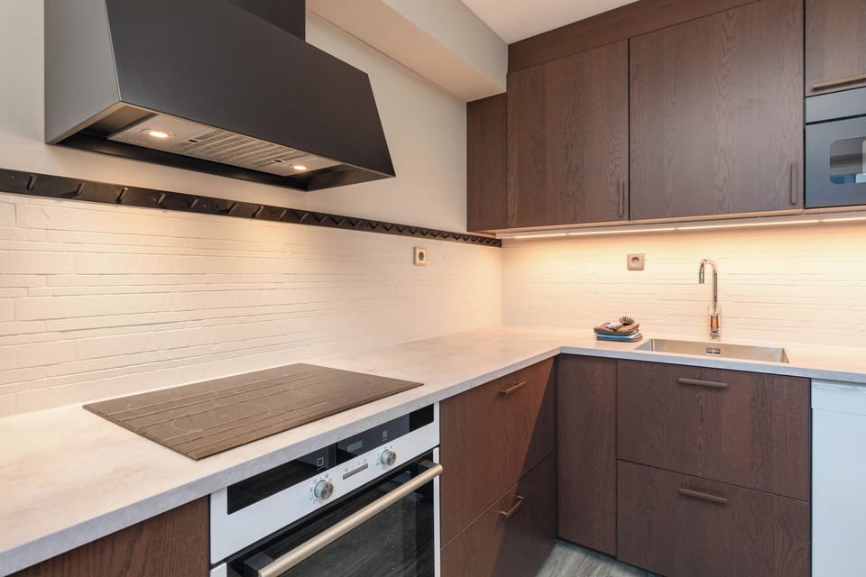 Deluxe Apartment, Mountain View | Private kitchen | Electric kettle, toaster
