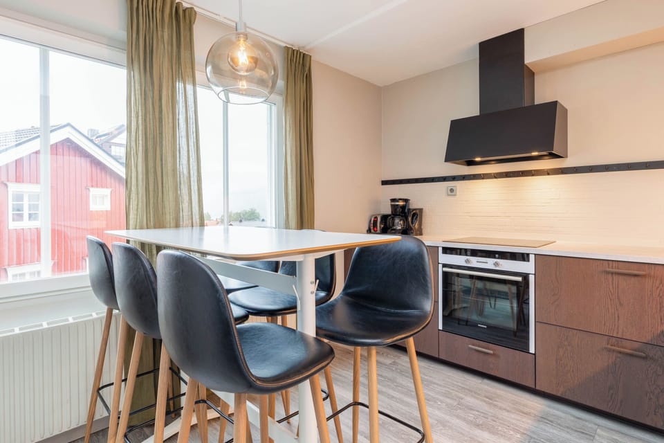 Deluxe Apartment, Mountain View | Private kitchen | Electric kettle, toaster