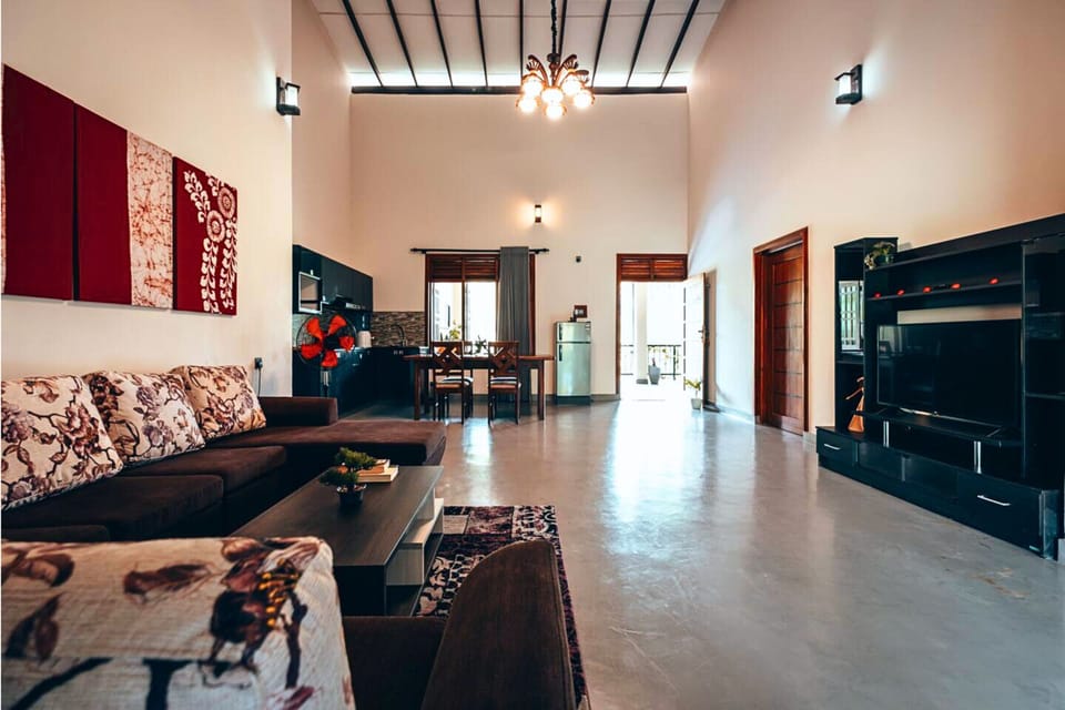 Classic Apartment, Balcony, Lake View | Living area