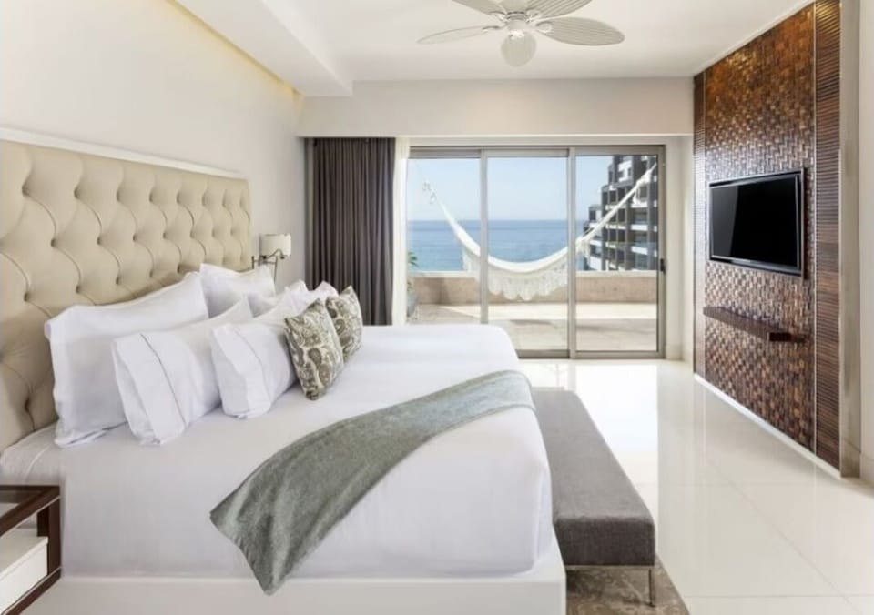 Master bedroom, private balcony with hammock