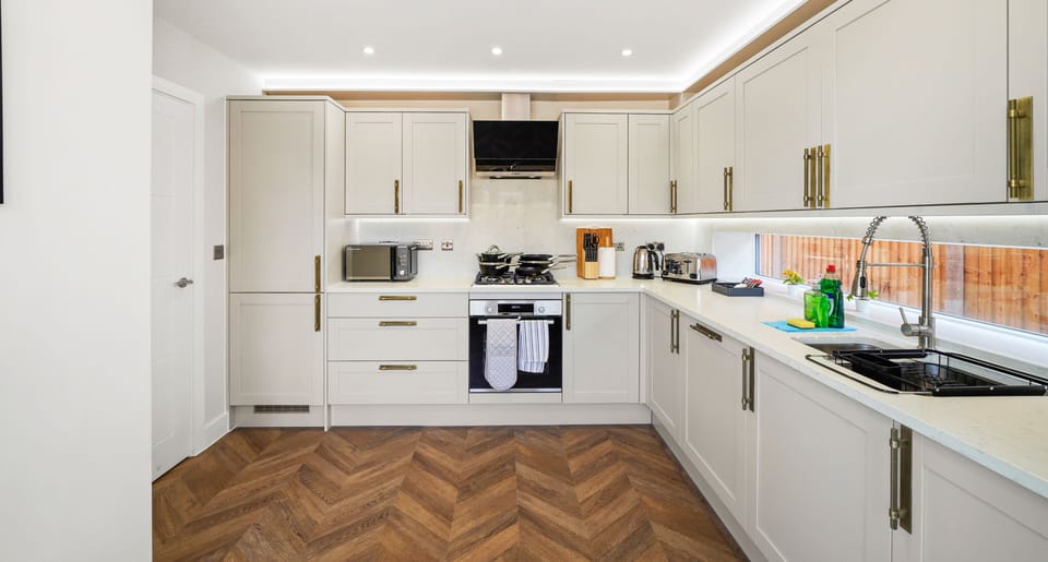 Premium House, 4 Bedrooms, Patio | Private kitchen | Dining tables