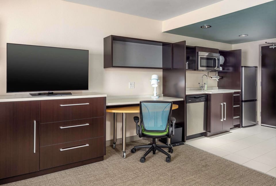 Studio, 1 Queen Bed, Non Smoking (Extended) | Private kitchen | Full-size fridge, microwave, dishwasher, coffee/tea maker