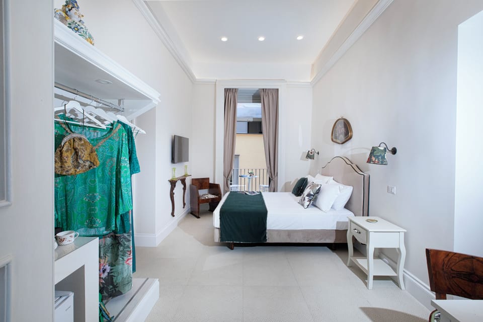 Deluxe Room | Premium bedding, down comforters, Select Comfort beds, free minibar