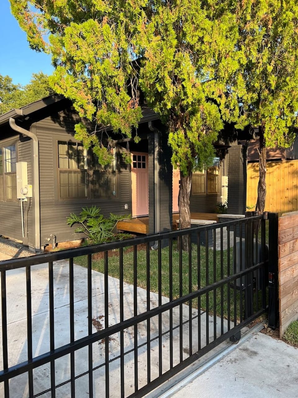 Private security gate