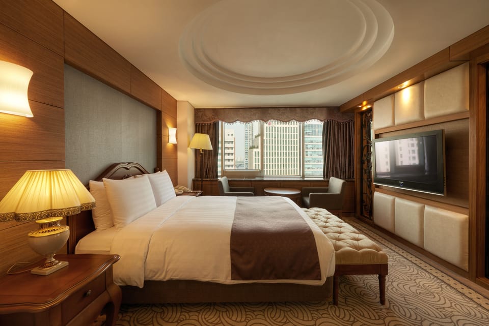 Minibar, blackout drapes, free WiFi