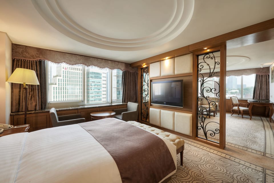 Minibar, blackout drapes, free WiFi