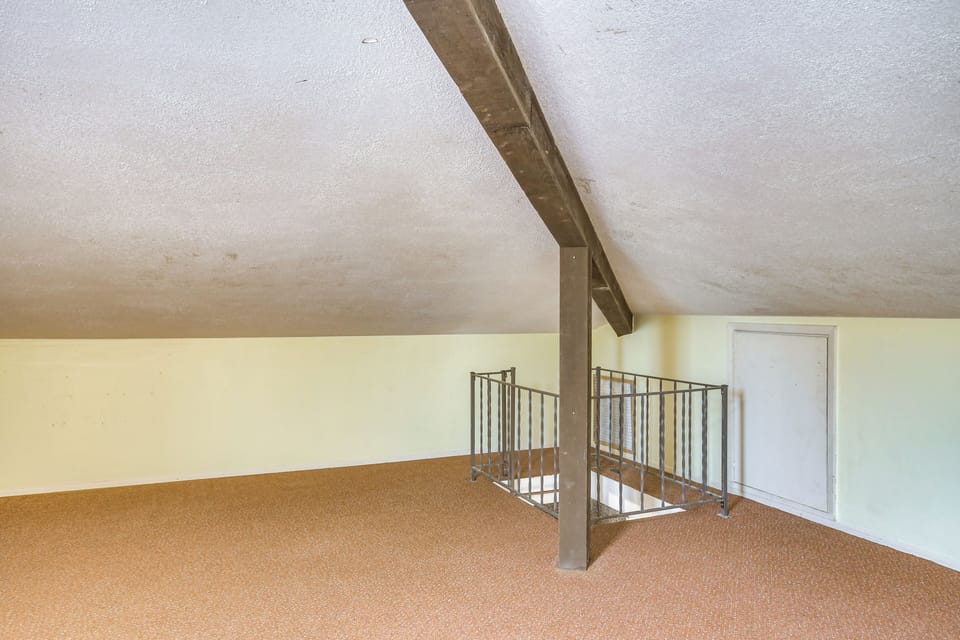 Loft | 2 Twin Beds | 4th Floor