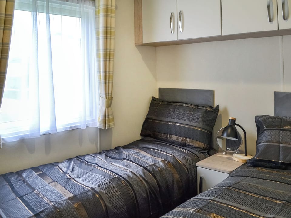 Twin bedroom | Lodge 43 - Bridlington Holiday Park - Bridlington Lodges, Carnaby, near Bridlington