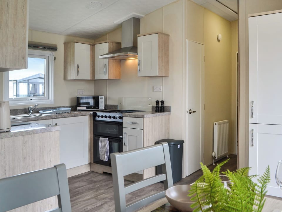 Kitchen/diner | Lodge 43 - Bridlington Holiday Park - Bridlington Lodges, Carnaby, near Bridlington