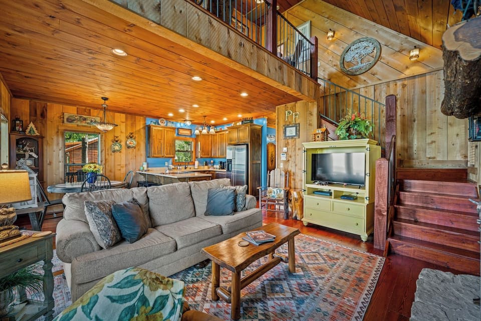 Cozy, Rustic Living & Dining Area with Views of the mountains and valleys.