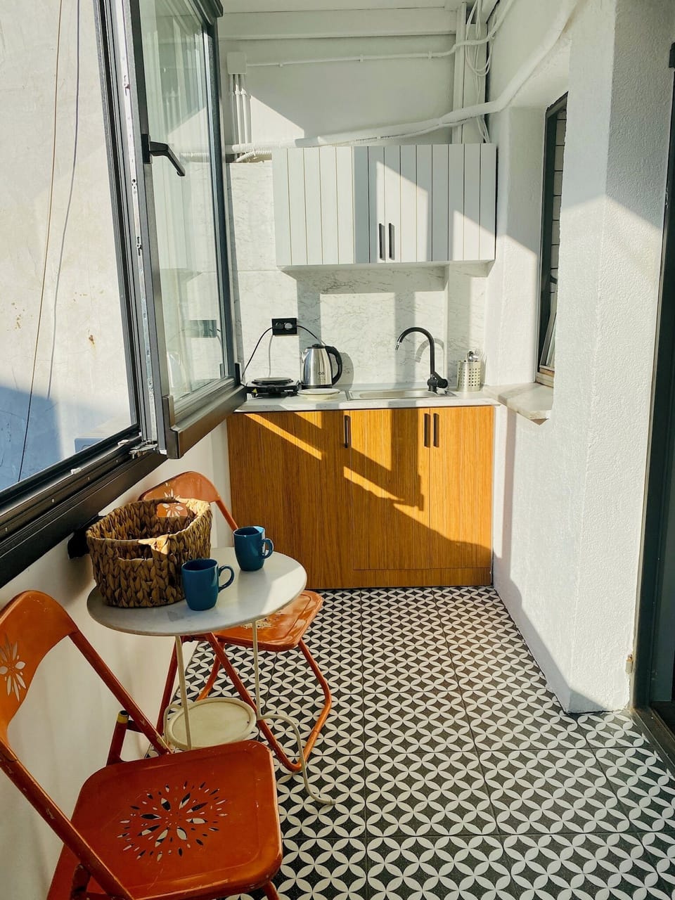 Standard Apartment | Private kitchen | Mini-fridge, stovetop, cookware/dishes/utensils