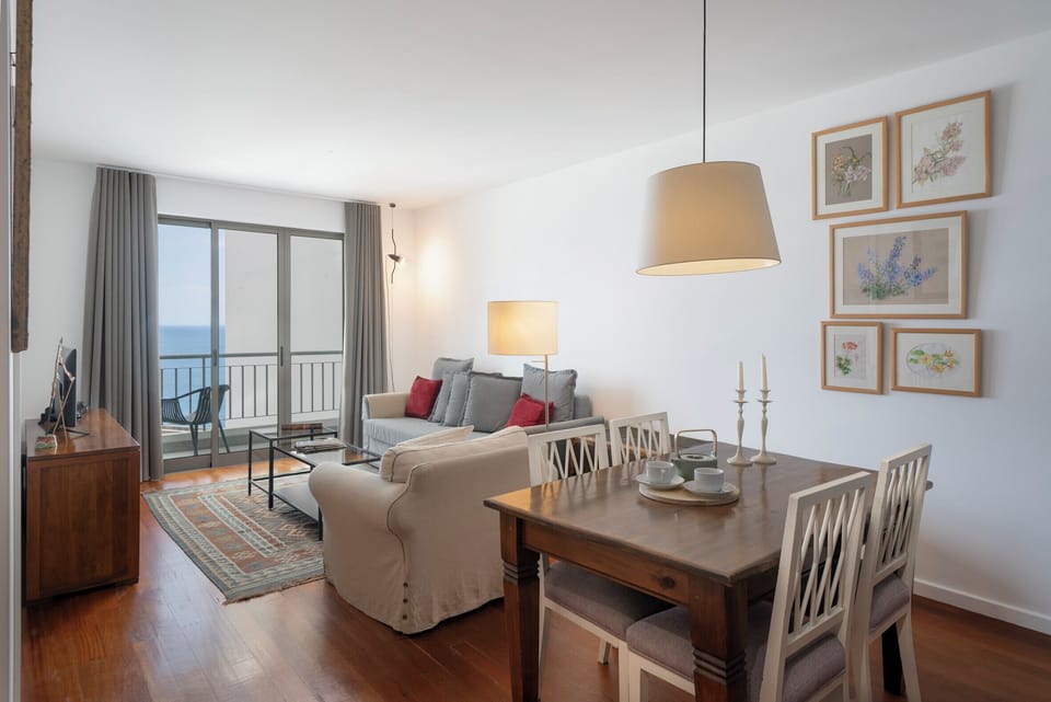 Livingroom and dining area