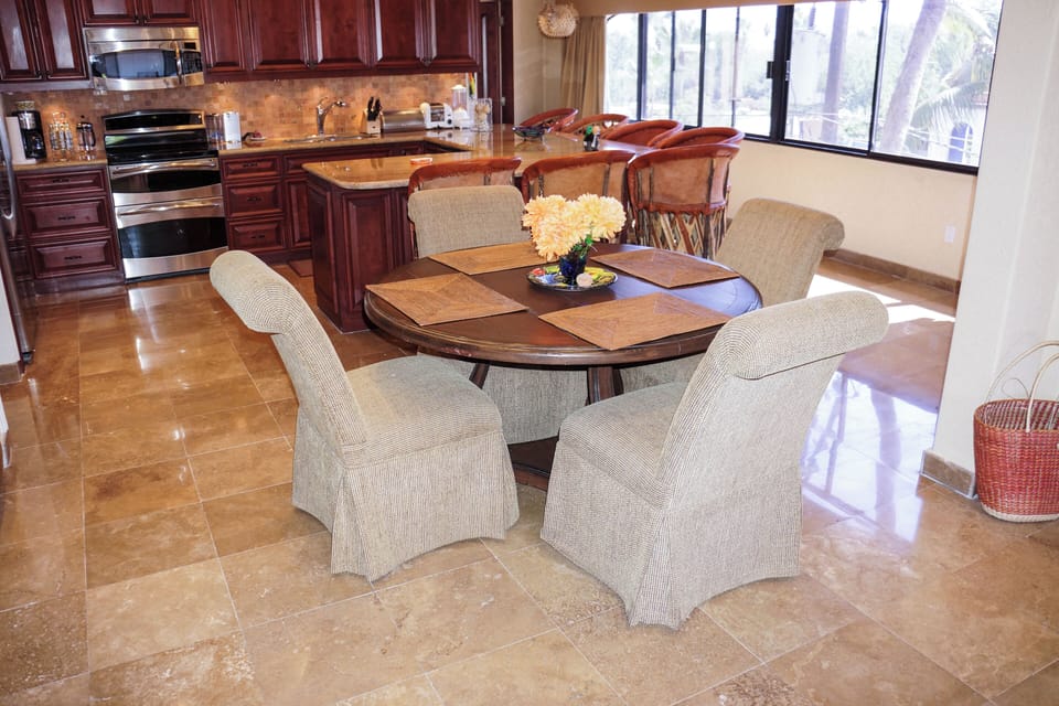 Dining Room & Kitchen